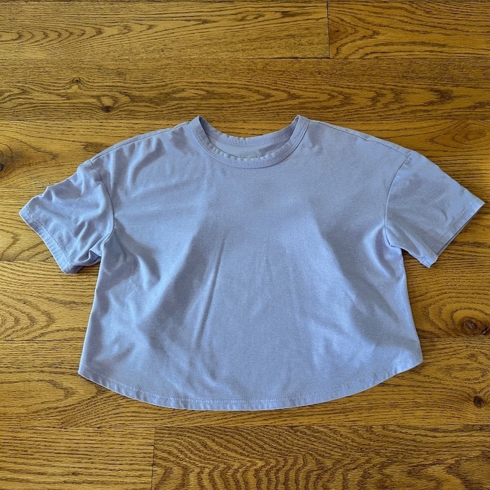 Old Navy Cloud 94 Soft Go-Dry Cool Cropped T-Shirt in Lavender Aura (Size S) - Picture 2 of 6